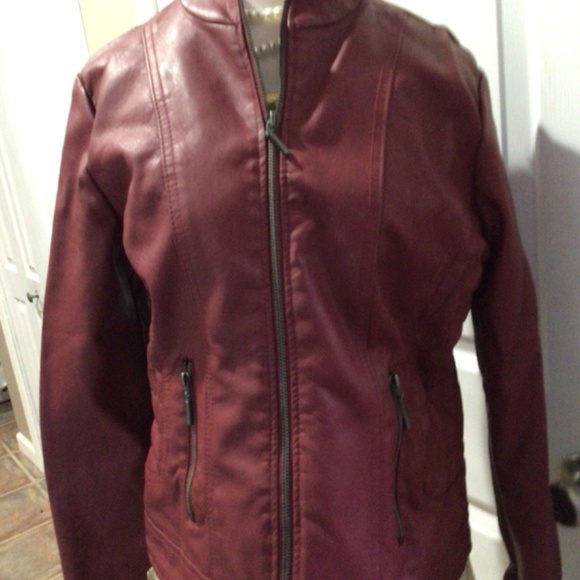 Faux red leather - Picture 2 of 4